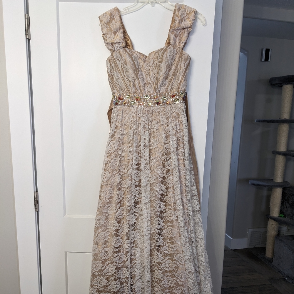 2013 Dillards Masquerade Prom Dress, gold and lace, size 4